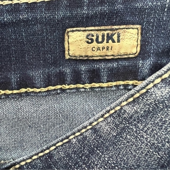 Silver Women’s SUKI Blue Jean Capris Sz 28 (5/6) Distressed Pockets Medium Wash - Picture 6 of 14